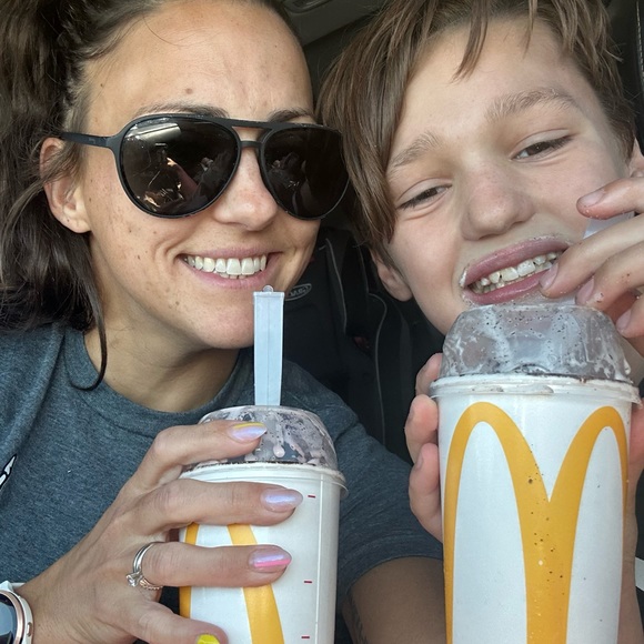 CLOSET CLEAROUT W/ PRIZES - Picture 7 of 11